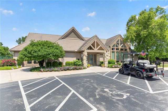 9608 Falcon Ridge Drive, Lenexa, KS 66220