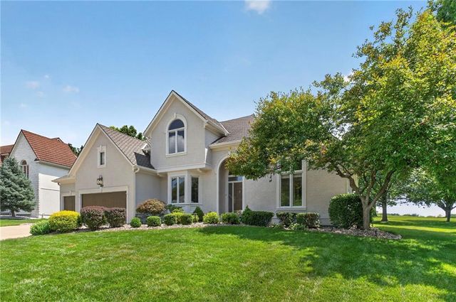 9608 Falcon Ridge Drive, Lenexa, KS 66220