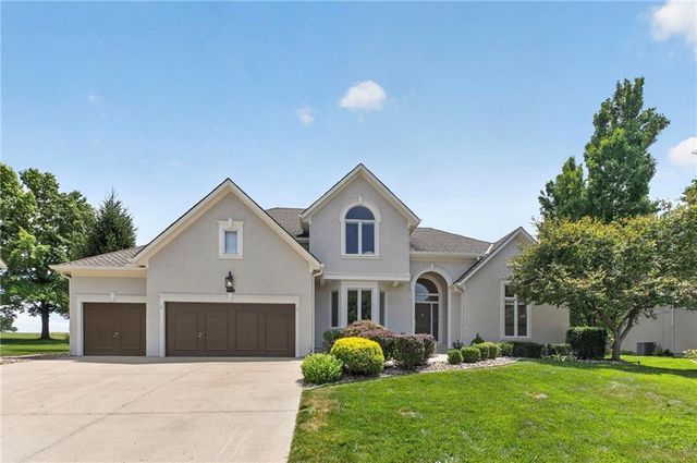 9608 Falcon Ridge Drive, Lenexa, KS 66220