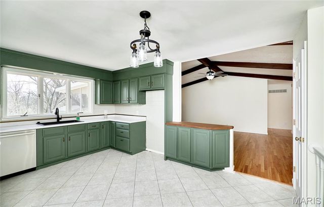 222 Park Charles Boulevard, St Peters, MO 63376