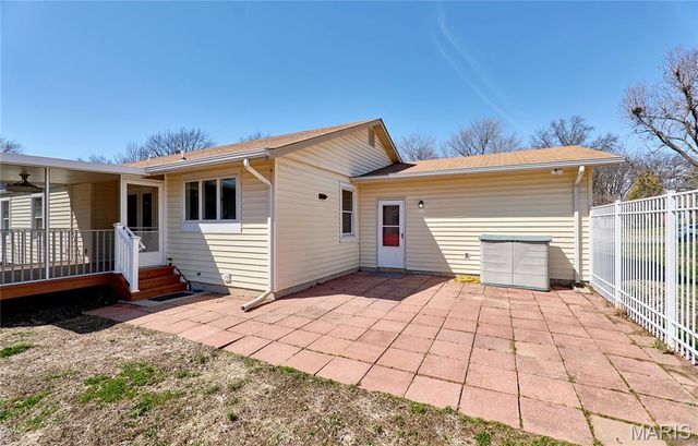 222 Park Charles Boulevard, St Peters, MO 63376