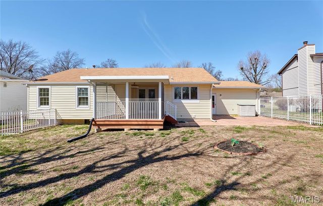 222 Park Charles Boulevard, St Peters, MO 63376