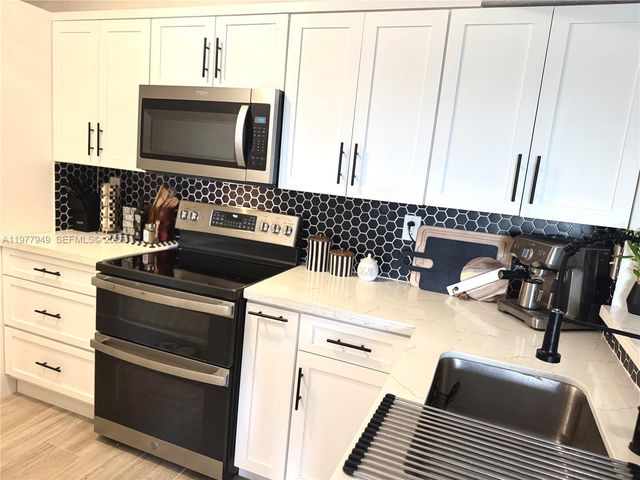 8670 SW 212th St 304, Cutler Bay, FL 33189