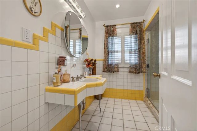 133 S Canon Drive, Beverly Hills, CA 90212