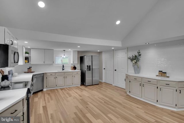 275 MANOR RD, Red Lion, PA 17356