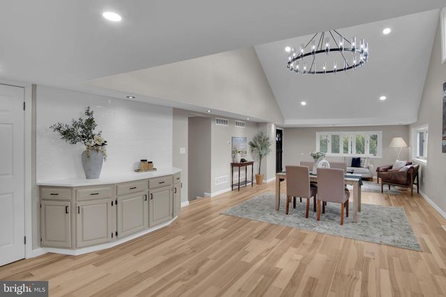 275 MANOR RD, Red Lion, PA 17356