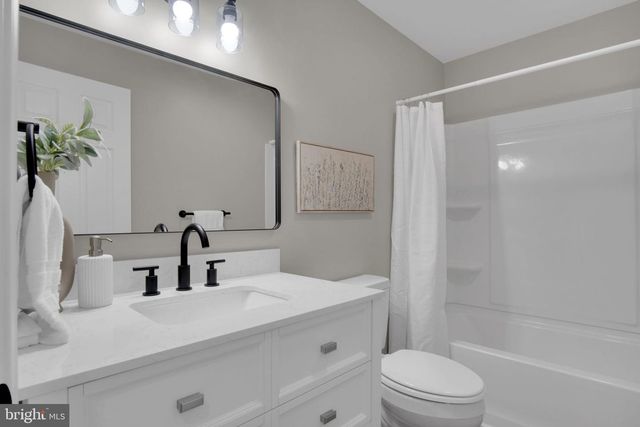 275 MANOR RD, Red Lion, PA 17356