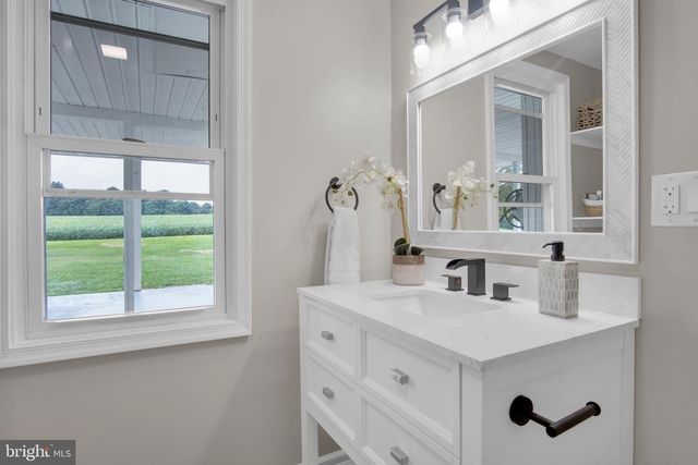 275 MANOR RD, Red Lion, PA 17356