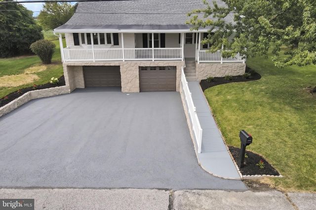 275 MANOR RD, Red Lion, PA 17356