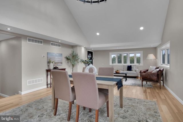 275 MANOR RD, Red Lion, PA 17356