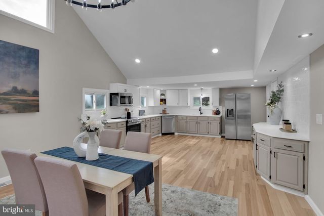 275 MANOR RD, Red Lion, PA 17356