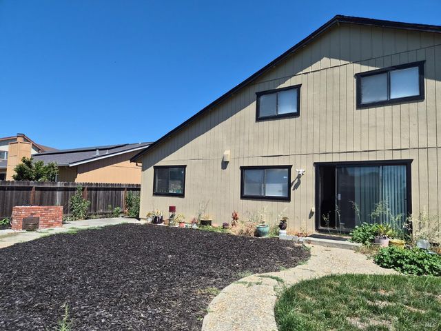 1109 Canary Dr, Suisun City, CA 94585