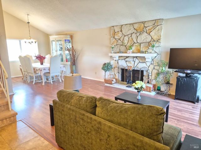 1109 Canary Dr, Suisun City, CA 94585
