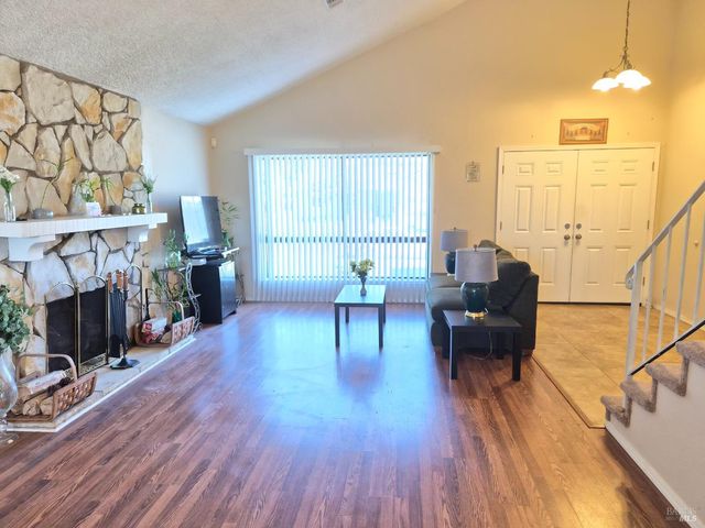 1109 Canary Dr, Suisun City, CA 94585