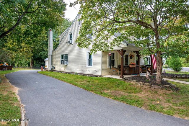 62 Taylors Mills Road, Manalapan, NJ 07726