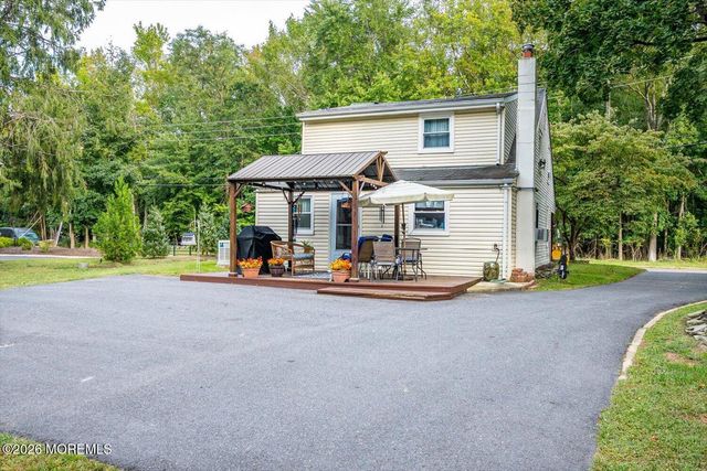 62 Taylors Mills Road, Manalapan, NJ 07726