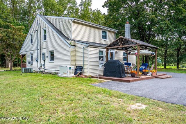 62 Taylors Mills Road, Manalapan, NJ 07726