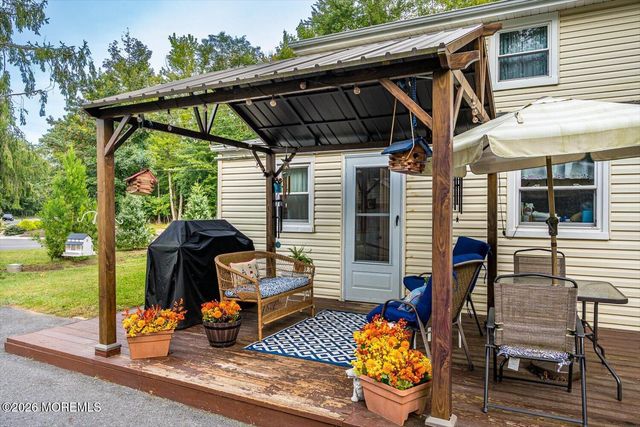 62 Taylors Mills Road, Manalapan, NJ 07726