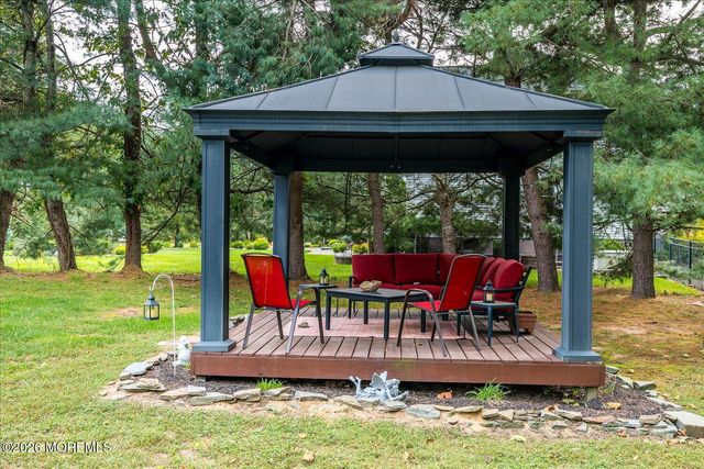 62 Taylors Mills Road, Manalapan, NJ 07726