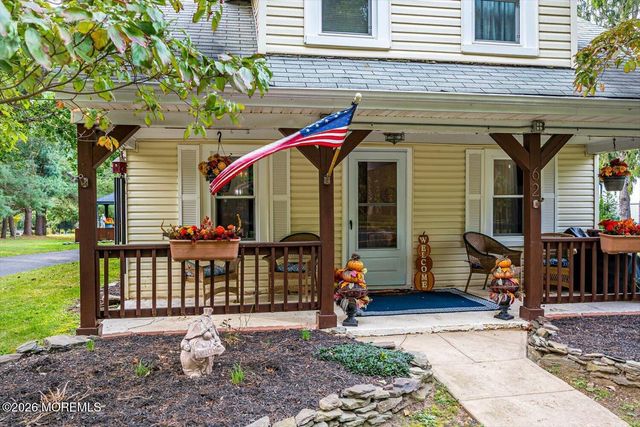 62 Taylors Mills Road, Manalapan, NJ 07726