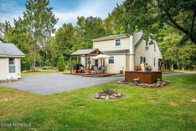 62 Taylors Mills Road, Manalapan, NJ 07726