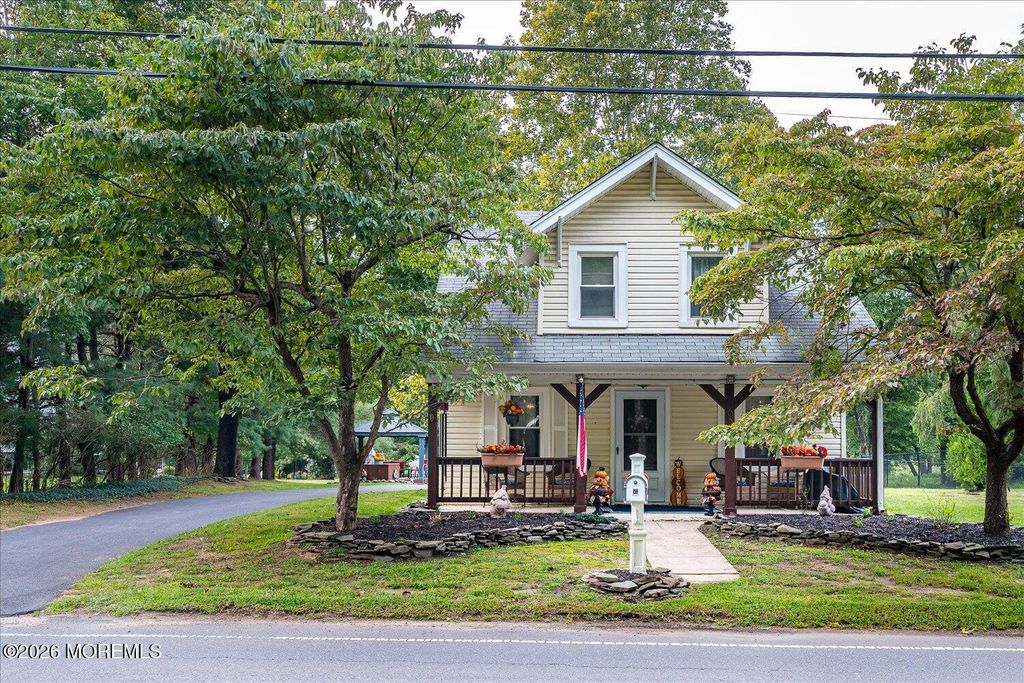 62 Taylors Mills Road, Manalapan, NJ 07726