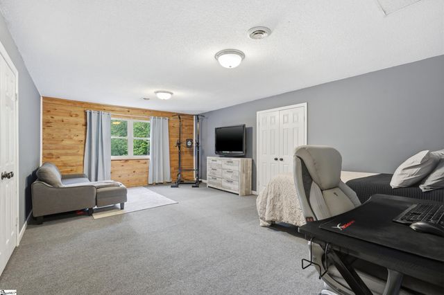 211 Narrow Way, Travelers Rest, SC 29690