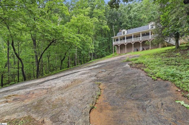 211 Narrow Way, Travelers Rest, SC 29690