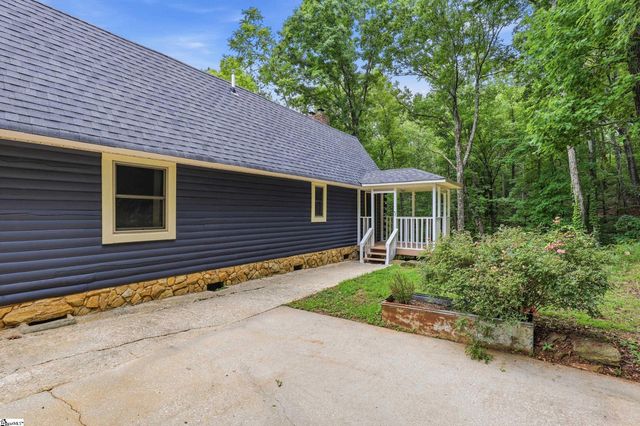 211 Narrow Way, Travelers Rest, SC 29690