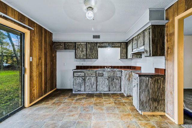 107 Thomas Street, Crockett, TX 75835