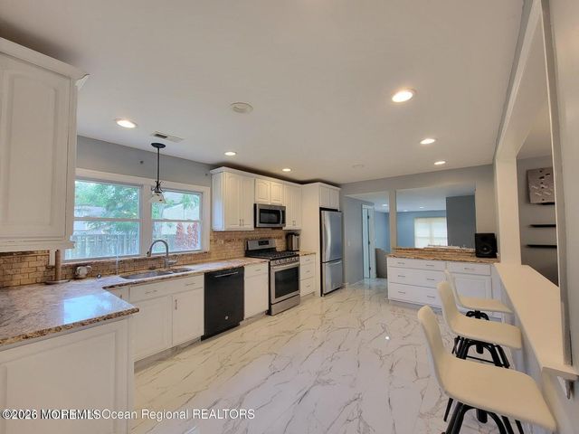 1 Half Robin Drive, Oakhurst, NJ 07755