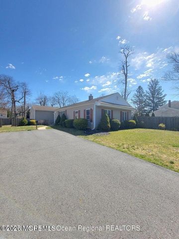 1 Half Robin Drive, Oakhurst, NJ 07755