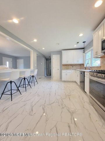 1 Half Robin Drive, Oakhurst, NJ 07755