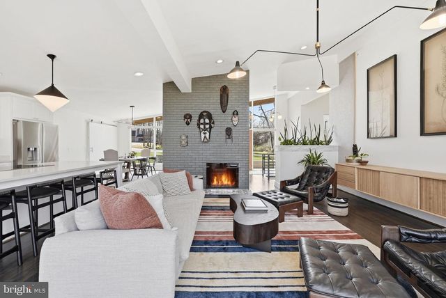 122 LAKE DR, Sterling, VA 20164