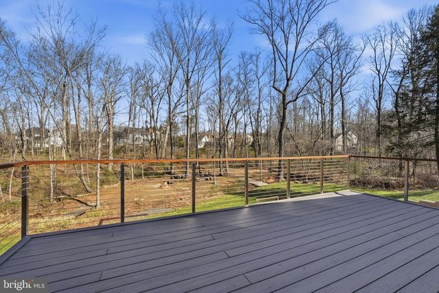 122 LAKE DR, Sterling, VA 20164