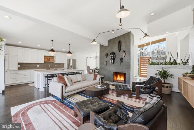 122 LAKE DR, Sterling, VA 20164