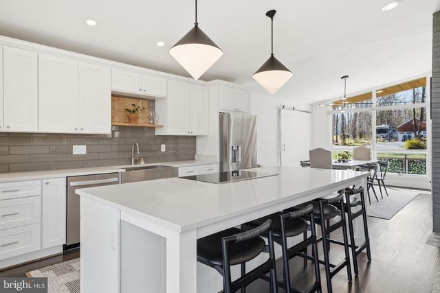 122 LAKE DR, Sterling, VA 20164