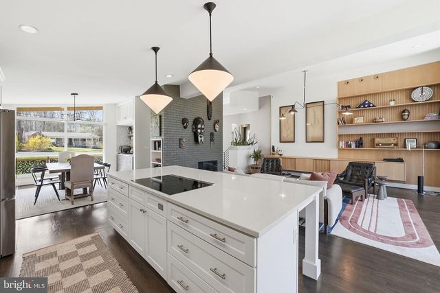 122 LAKE DR, Sterling, VA 20164