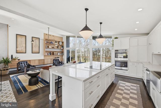 122 LAKE DR, Sterling, VA 20164