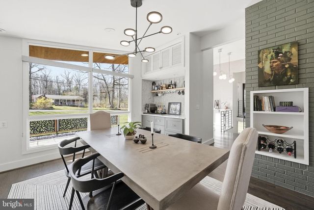 122 LAKE DR, Sterling, VA 20164