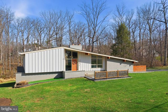 122 LAKE DR, Sterling, VA 20164