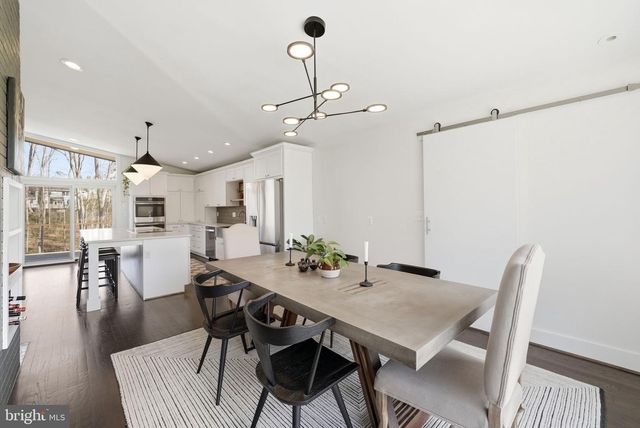 122 LAKE DR, Sterling, VA 20164