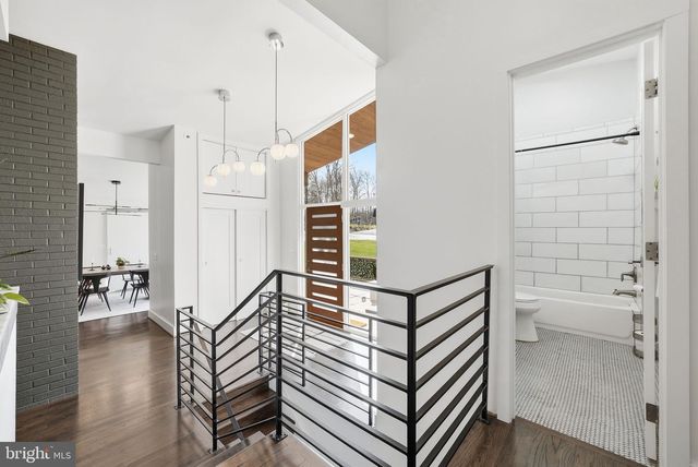 122 LAKE DR, Sterling, VA 20164