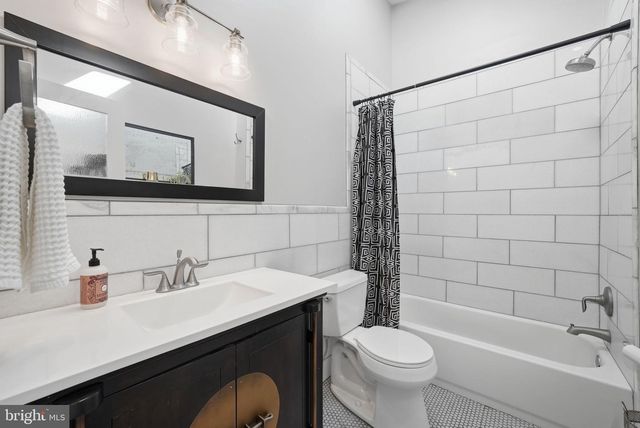 122 LAKE DR, Sterling, VA 20164