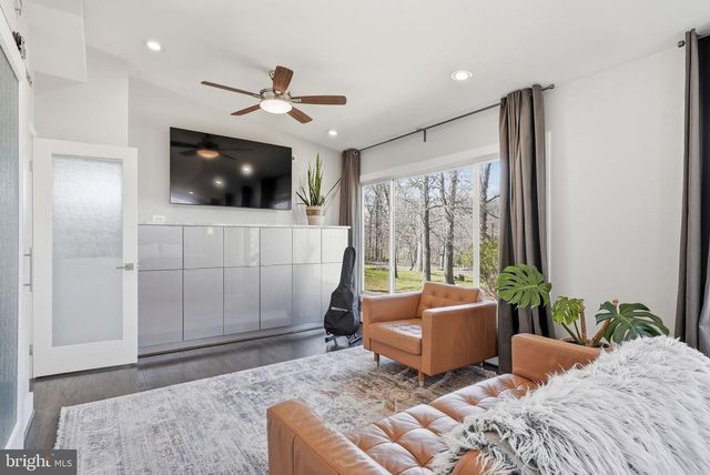 122 LAKE DR, Sterling, VA 20164