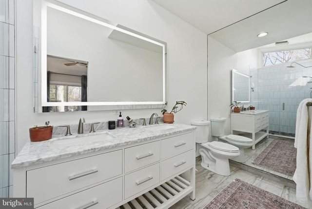 122 LAKE DR, Sterling, VA 20164