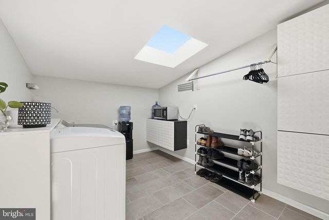 122 LAKE DR, Sterling, VA 20164