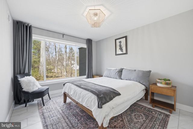 122 LAKE DR, Sterling, VA 20164