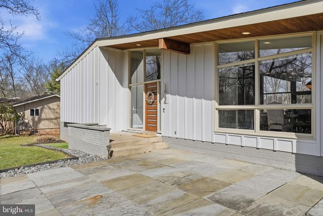 122 LAKE DR, Sterling, VA 20164