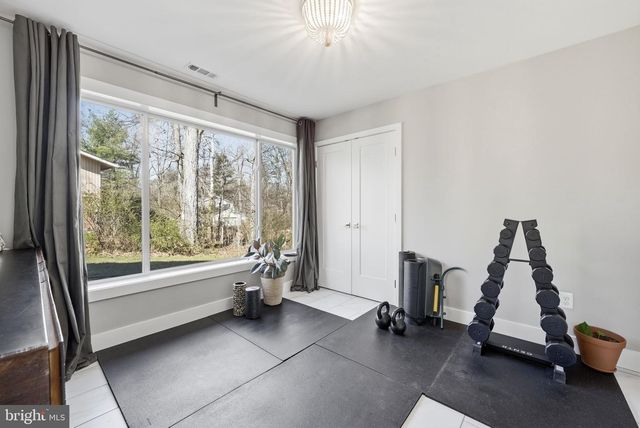 122 LAKE DR, Sterling, VA 20164